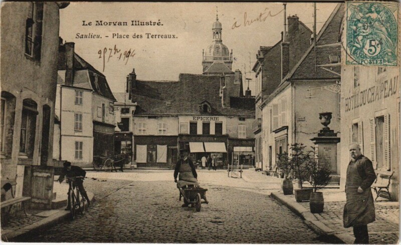 Carte postale ancienne Saulieu - Place des Terreaux à Saulieu