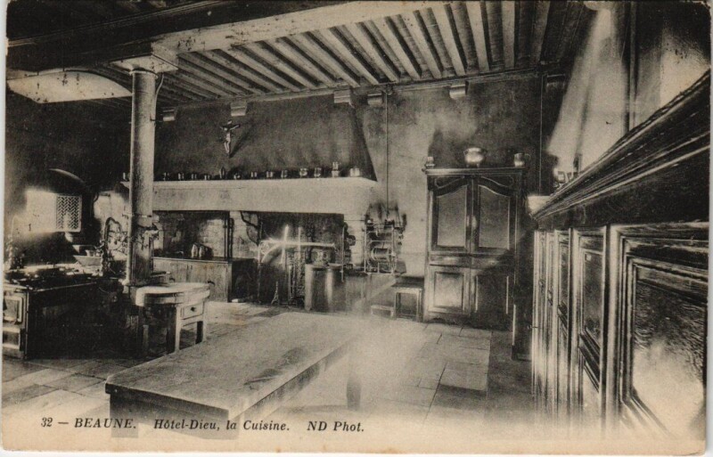 Carte postale ancienne Hotel-Dieu de Baune - La cuisine