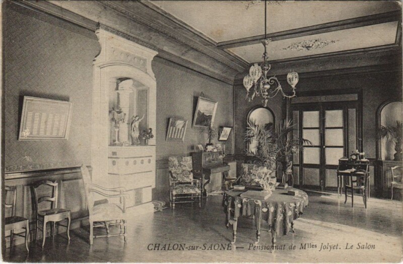 Carte postale ancienne Chalon-sur-Saone - Pensionnat de Mlles Jolyet. Le Salon à Chalon-sur-Saône