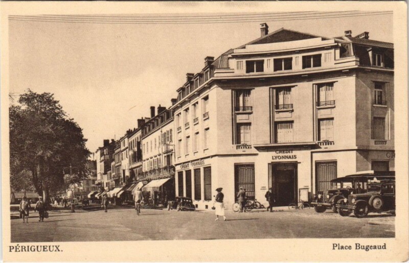 Carte postale ancienne Perigueux Place Bugeaud
