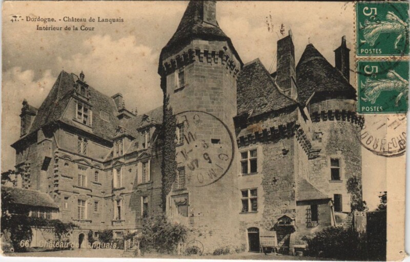 Carte postale ancienne Chateau de Lanquais Interieur de la Cour à Lanquais