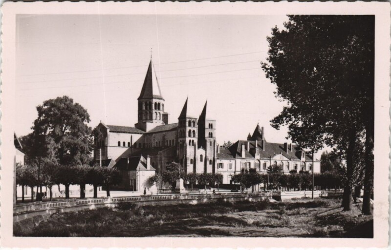 Carte postale ancienne Paray-le-Monial - La Basilique à Paray-le-Monial