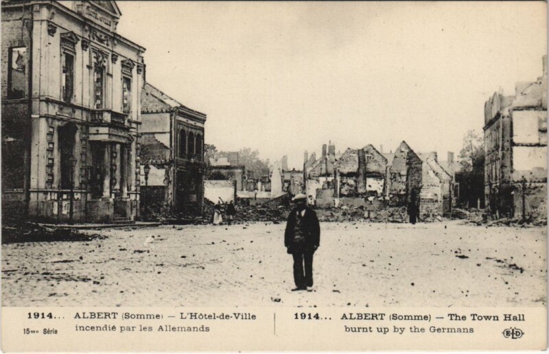 Carte postale ancienne 1914... Albert - L'Hotel-de-Ville incendie par les Allemands à Albert