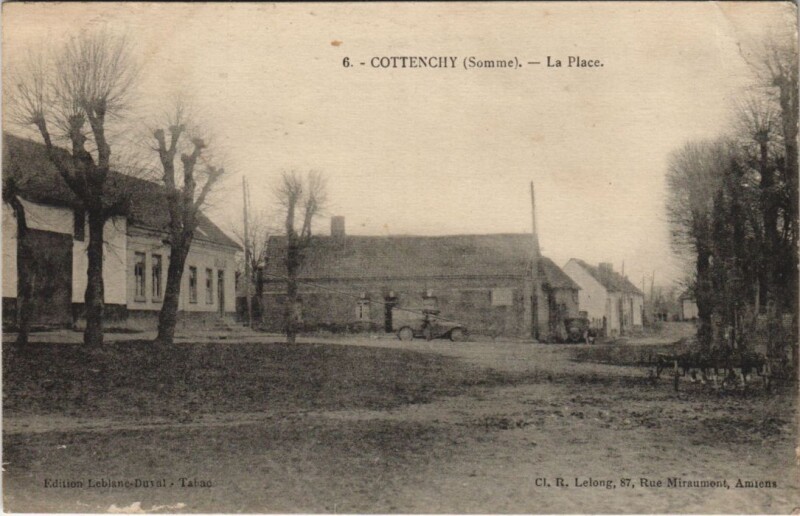 Carte postale ancienne Cottenchy - La Place à Cottenchy
