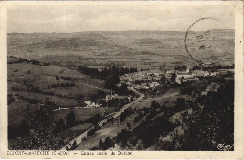 Carte postale ancienne Bligny-sur-Ouche - Entrée route de Beaune à Bligny-sur-Ouche