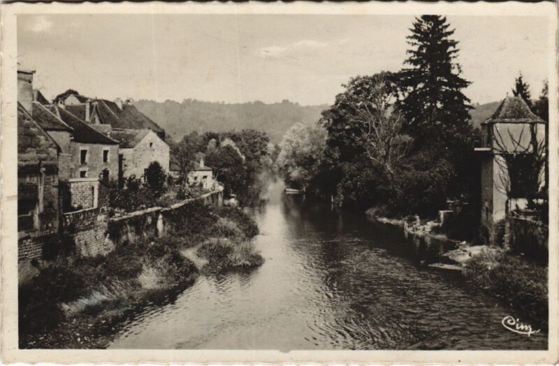Carte postale ancienne Montbard Un coin de la Brenne à Montbard