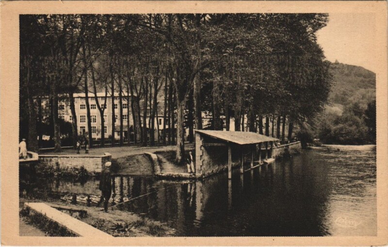 Carte postale ancienne Aubusson Coin pittoresque des Bords de la Creuse à Aubusson