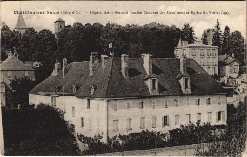 Carte postale ancienne Chatillon-sur-Seine - Hopital Saint-Bernard et Eglise Saint-Vorles à Châtillon-sur-Seine