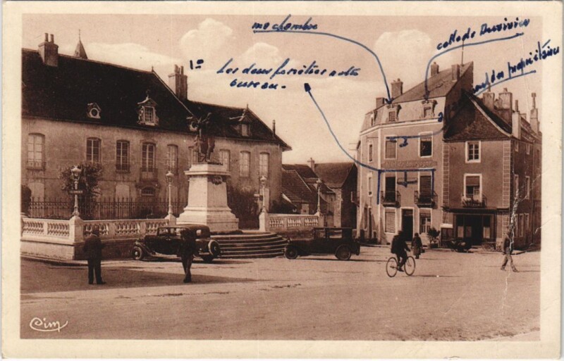 Carte postale ancienne Nolay - Place Carnot à Nolay