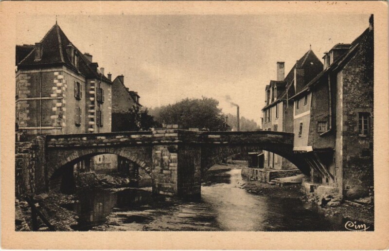 Carte postale ancienne Aubusson - Pont de la Terrade à Aubusson