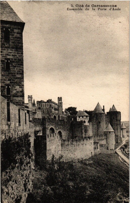 Carte postale ancienne Carcassonne Ensemble de la Porte d'Aude France à Carcassonne
