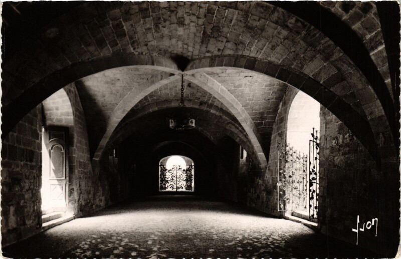 Carte postale ancienne Narbonne Salle des Gardes France à Narbonne