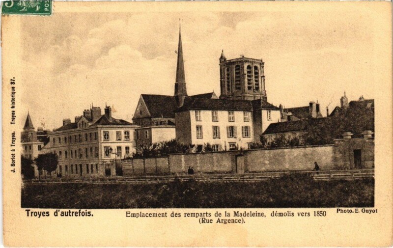 Carte postale ancienne Troyes d'autrefois - Emplacement des Remparts de Madeleine à Troyes