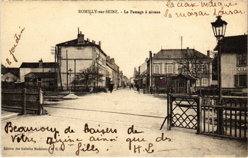 Carte postale ancienne Romilly-sur-Seine - Le Passage a niveau à Romilly-sur-Seine