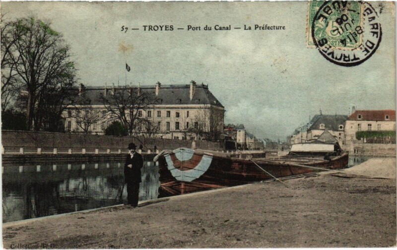 Carte postale ancienne Troyes - Port du Canal - La Préfecture à Troyes