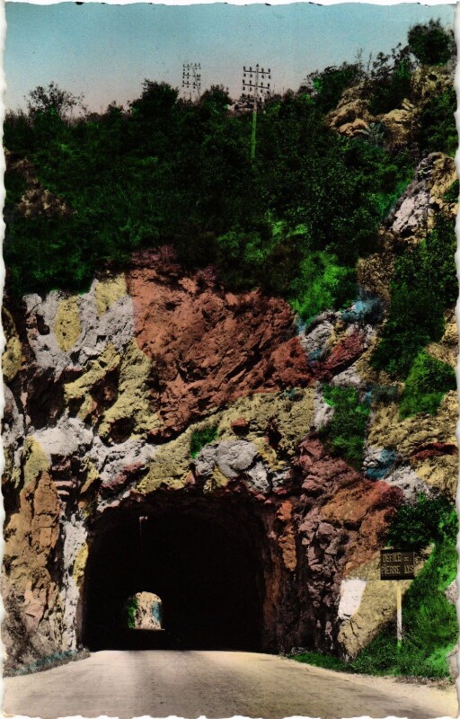 Carte postale ancienne Defile de Pierre-Lys. Entree du Tunnel France