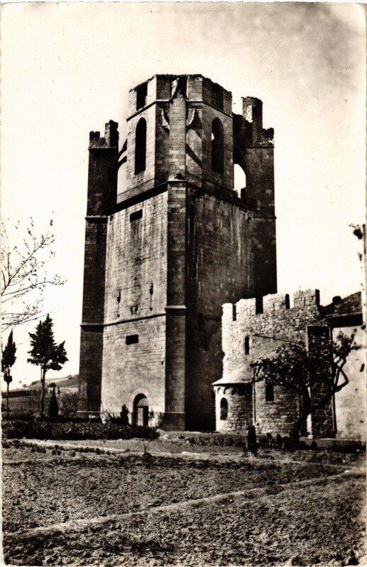 Carte postale ancienne Abbaye de Lagrasse La Tour Charlemagne France à Lagrasse