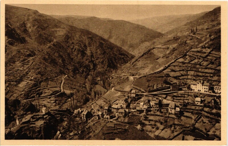 Carte postale ancienne Conques Les Gorges vers Grand-Vabre France
