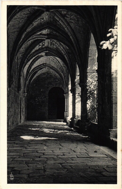 Carte postale ancienne Abbaye de Fontfroide Le Cloitre: Galerie interieure France
