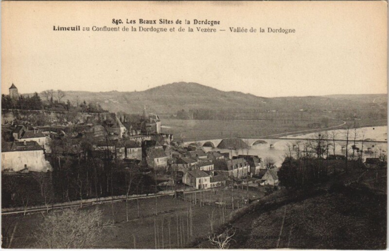 Carte postale ancienne Limeuil au Confluent de la Dordogne et de la Vezere à Limeuil