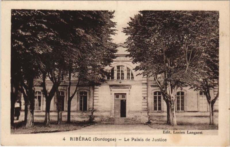 Carte postale ancienne Riberac - Le Palais de Justice à Ribérac