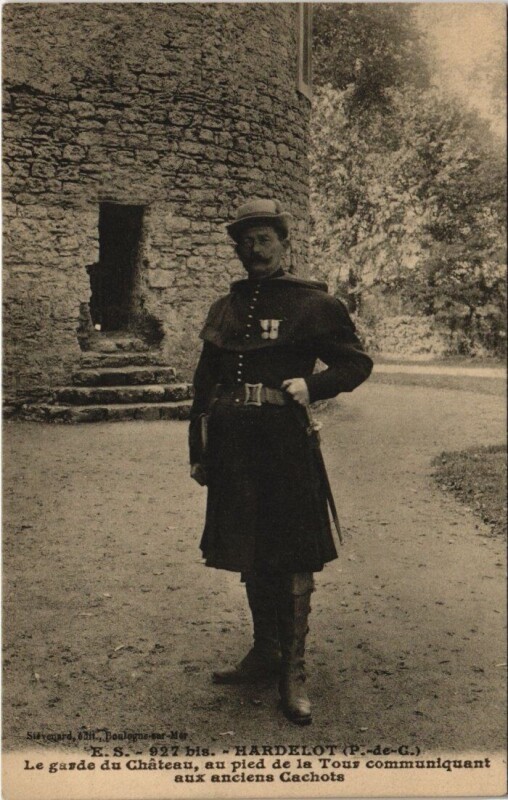 Carte postale ancienne Hardelot - Le garde du Chateau