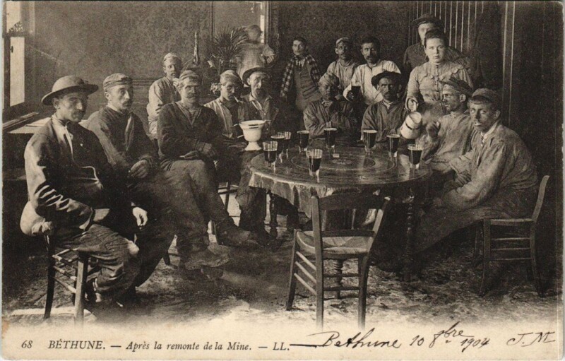 Carte postale ancienne Bethune - Apres la remonte de la Mine à Béthune