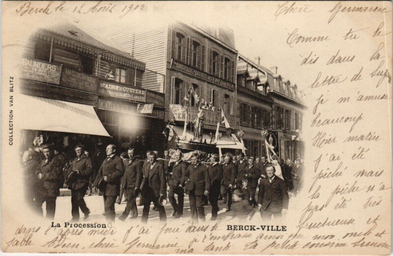 Carte postale ancienne Berck-Ville - La Procession à Berck