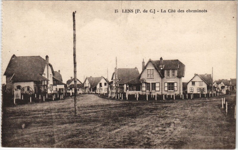 Carte postale ancienne Lens- La Cité des Cheminots