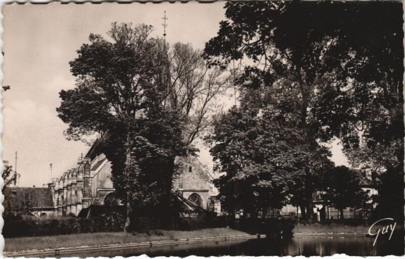 Carte postale ancienne Sceaux - L'Eglise de Sceaux (XVIIe siécle) vue du parc à Sceaux