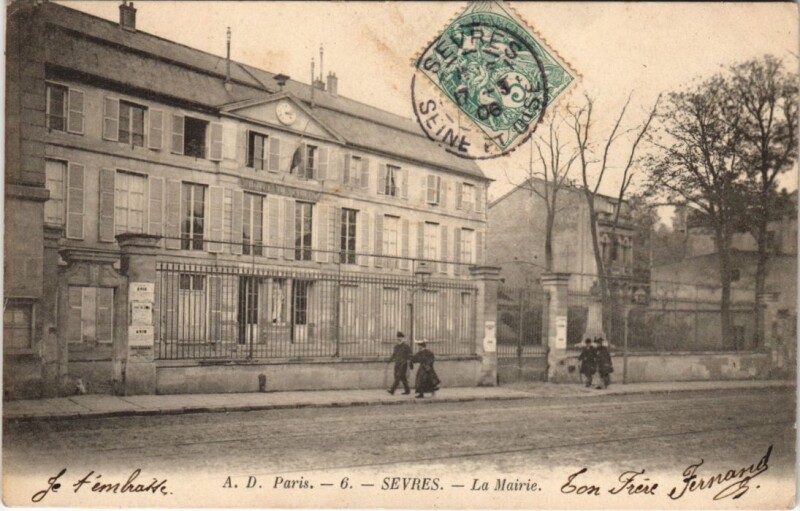 Carte postale ancienne Sevres - La Mairie à Sèvres