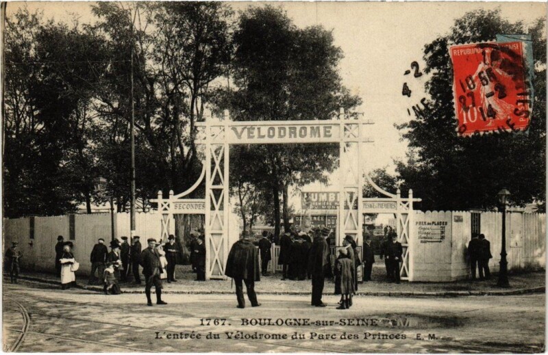 Carte postale ancienne L'entrée du Vélodrome du Parc des Princes à Boulogne-Billancourt
