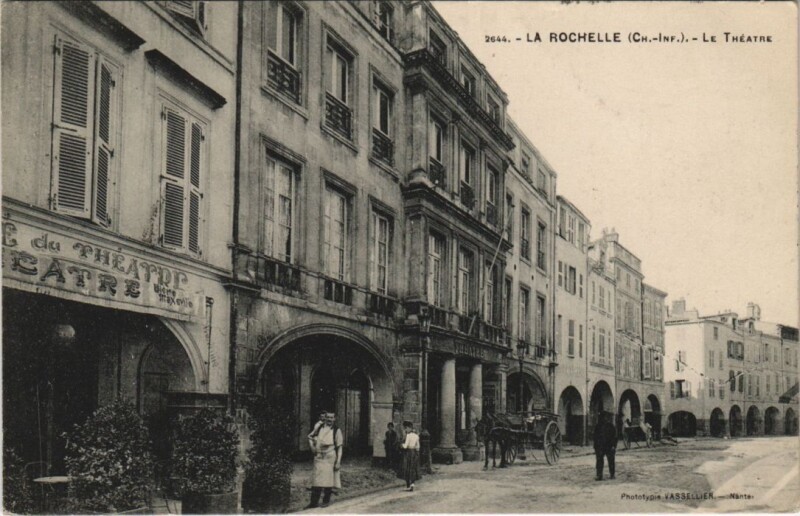 Carte postale ancienne La Rochelle-Le Théatre à La Rochelle