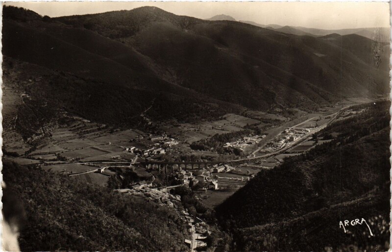 Carte postale ancienne Lapradelle Vue Generale pris du Chateau France à Laprade