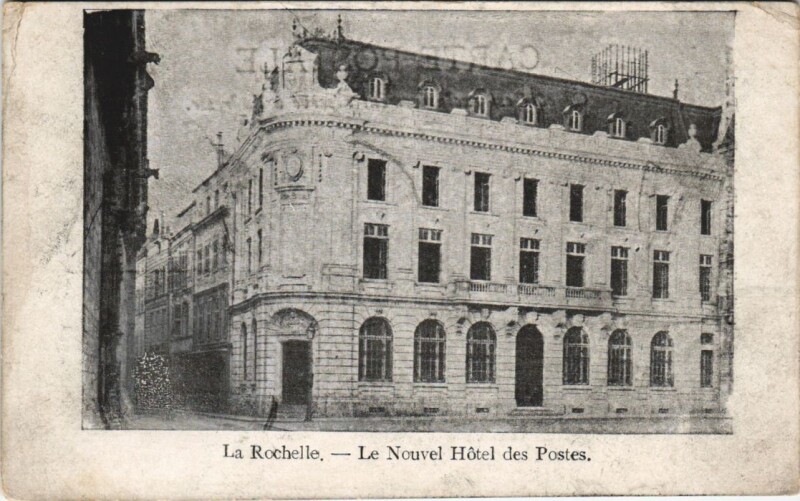 Carte postale ancienne La Rochelle-Le Nouvel Hotel des Postes à La Rochelle