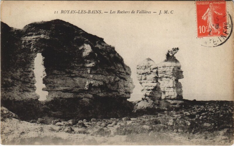 Carte postale ancienne Royan-les-Bains-Les Rochers de Vallieres à Royan
