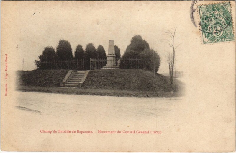 Carte postale ancienne Champ de Bataille de Bapaume-Monument du Conseil Général à Bapaume