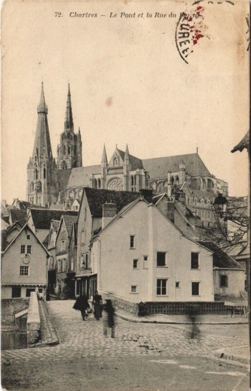 Carte postale ancienne Chartres-Le Pont et la Rue à Chartres