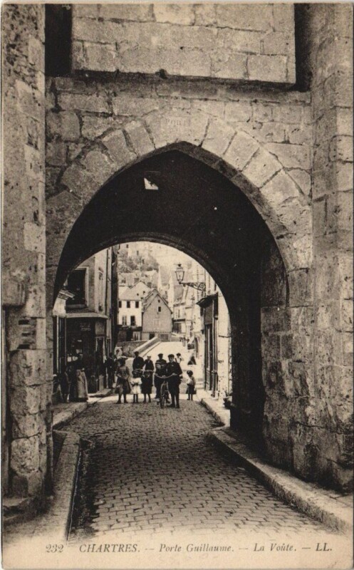 Carte postale ancienne Chartres-Porte Guillaume-La Voute à Chartres
