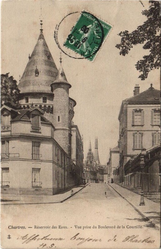 Carte postale ancienne Chartres-Réservoir des Eaux-Vue prise du Boulevard de la Courtille à Chartres