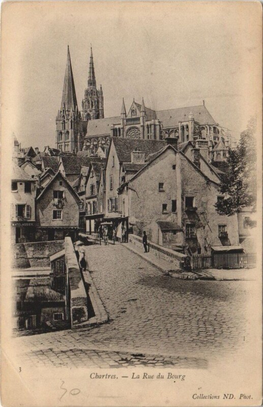 Carte postale ancienne Chartres-La Rue du Bourg à Chartres