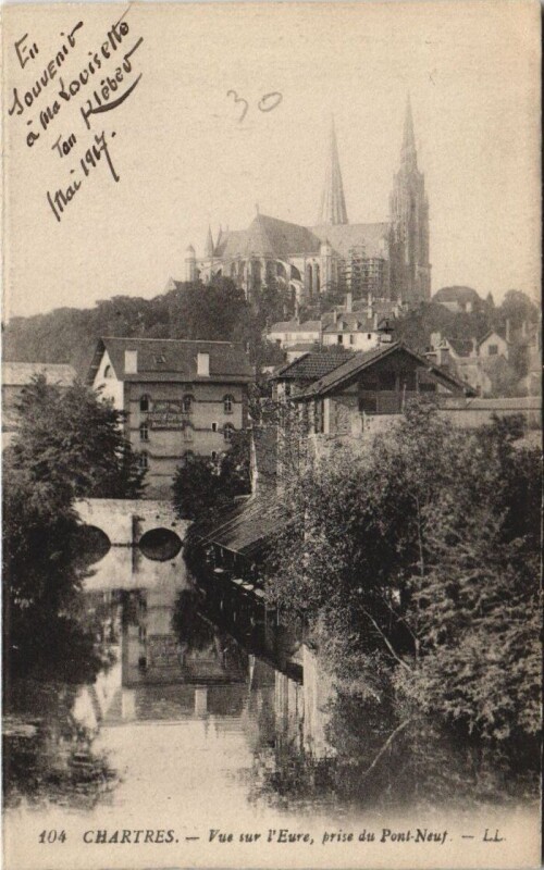 Carte postale ancienne Chartres-Vue sur l'Eure prise du Pont-Neuf à Chartres