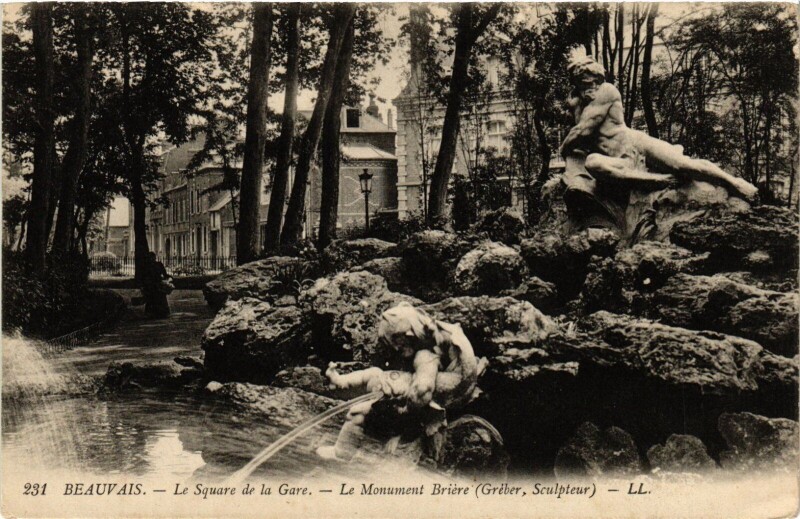 Carte postale ancienne Beauvais Le Square de la Gare France à Beauvais