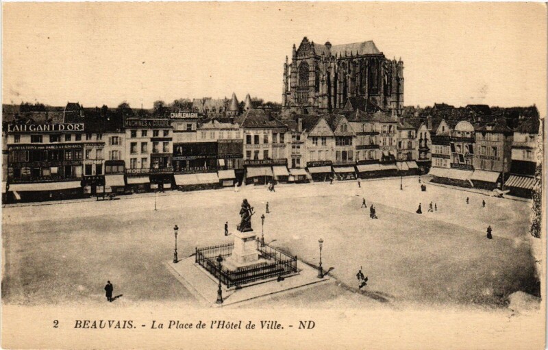 Carte postale ancienne Beauvais La Place de l'Hotel de Ville France à Beauvais