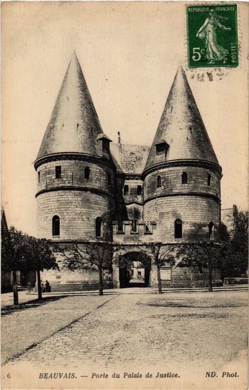 Carte postale ancienne Beauvais Porte du Palais de Justice France à Beauvais