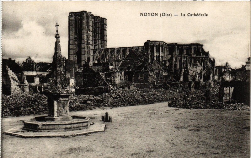 Carte postale ancienne Noyon La Cathedrale France à Noyon