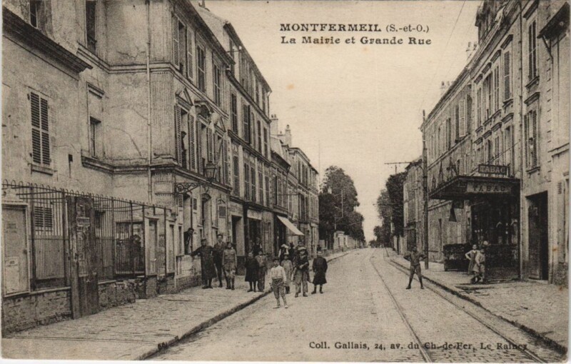 Carte postale ancienne Montfermeil - La Mairie et Grande Rue à Montfermeil