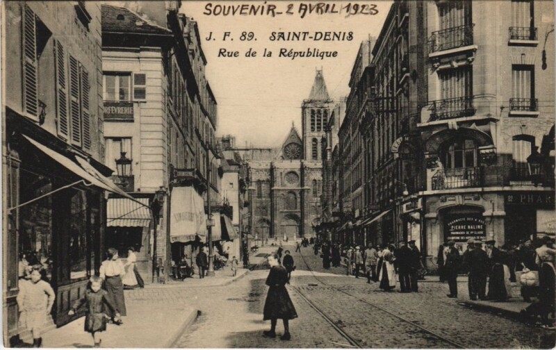 Carte postale ancienne Saint-Denis - Rue de la République à Saint-Denis