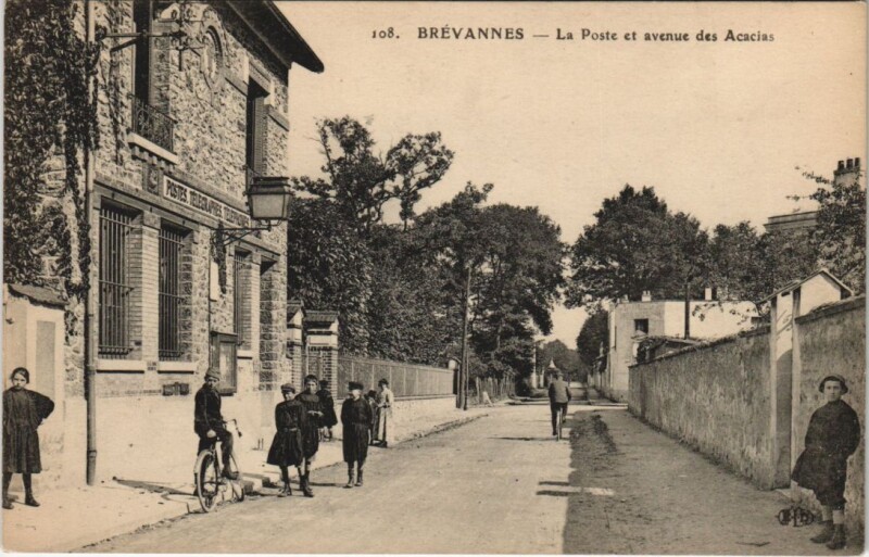 Carte postale ancienne Brevannes - La Poste et avenue des Acacias