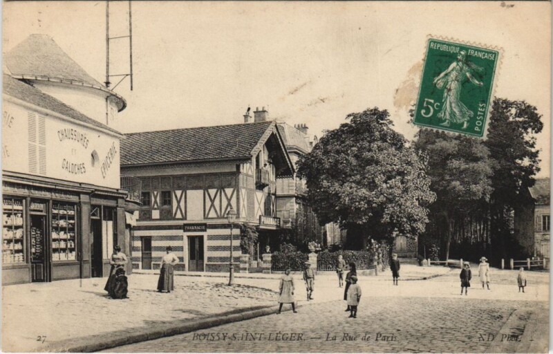 Carte postale ancienne Boissy-Saint-Leger - La Rue de Paris à Boissy-Saint-Léger